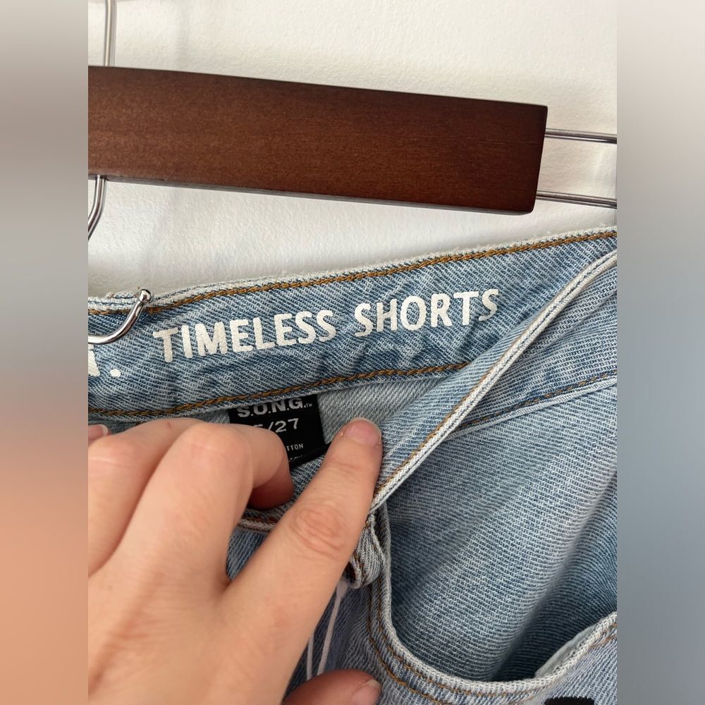 S.O.N.G Women’s Timeless Jean Shorts Denim Size 5/27 Button Fly Inseam 3’” New - Picture 9 of 10